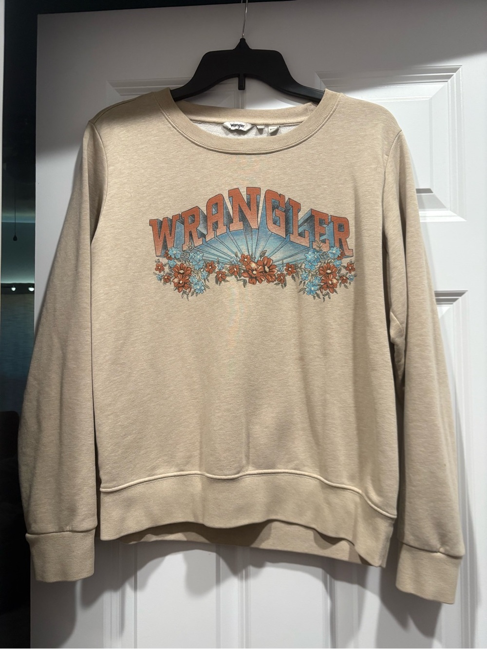 Wrangler Beige Graphic Crewneck Sweatshirt with Floral Logo